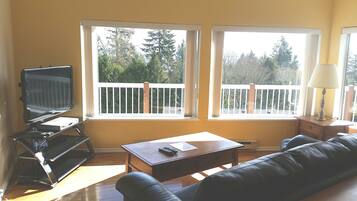 ํ๋
ธ๋ผ๋ฏน ์ค์ํธ, ์นจ์ค 2๊ฐ, ํ
๋ผ์ค, ๋ฐ๋ท๊ฐ | ๊ฑฐ์ค | TV