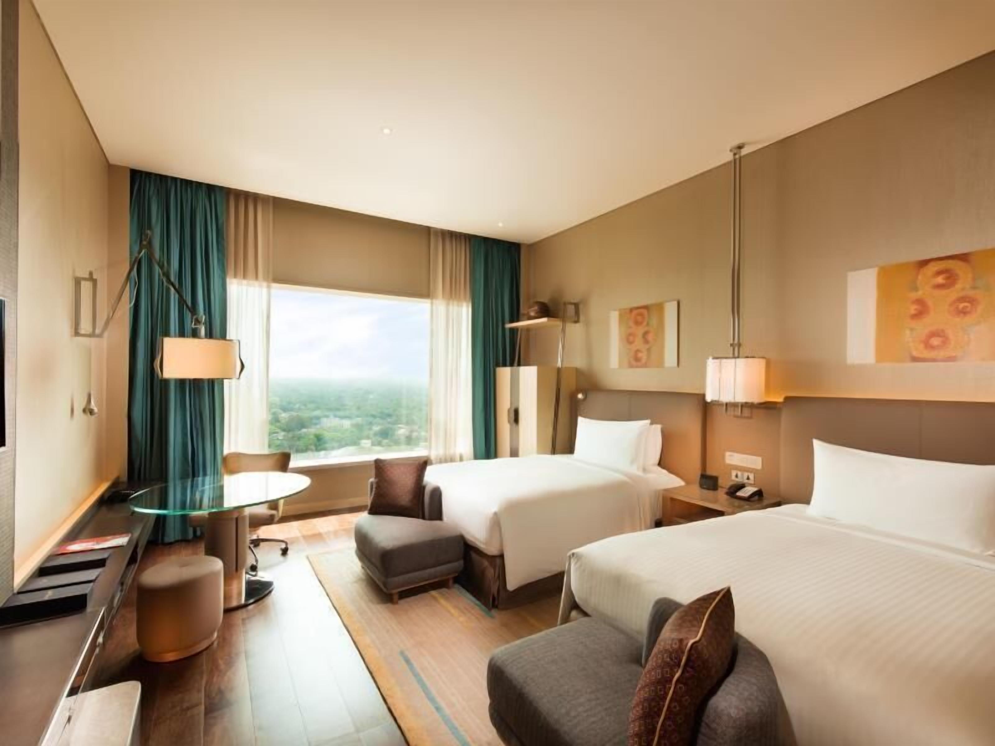 Minibar, caja fuerte, escritorio y espacio para trabajar con un portátil