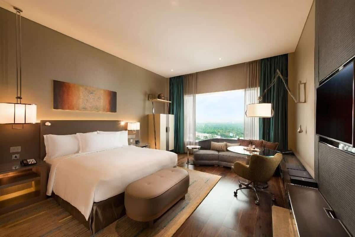Premium bedding, minibar, in-room safe, desk