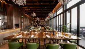 7 Restaurants; Frühstück, Mittagessen und Abendessen werden serviert