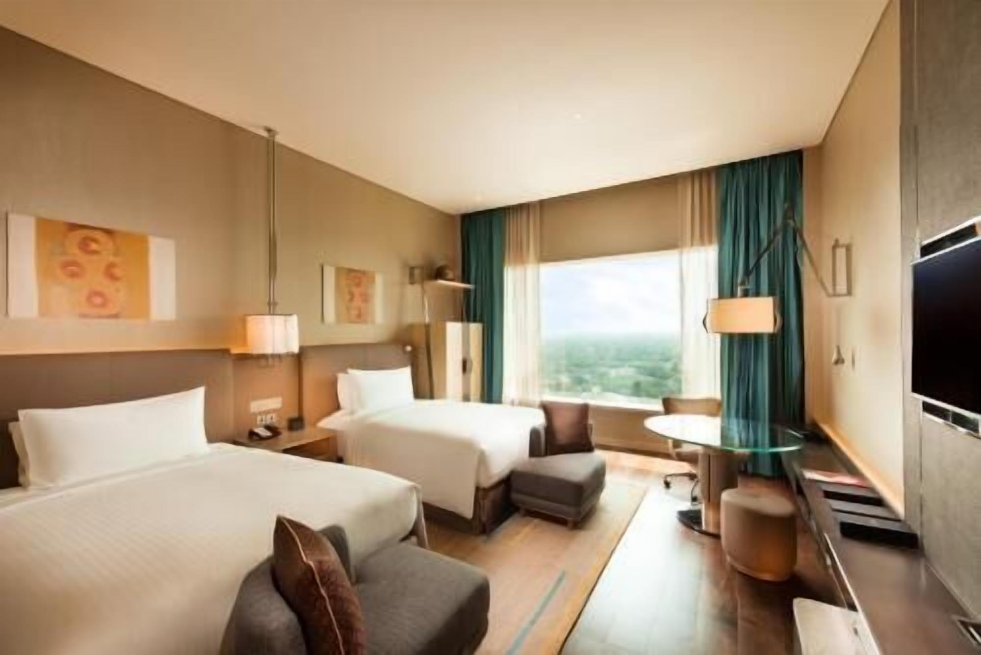 Minibar, caja fuerte, escritorio y espacio para trabajar con un portátil