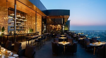 7 restaurants, breakfast, lunch, dinner served; international cuisine