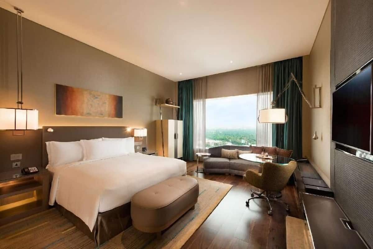 Premium bedding, minibar, in-room safe, desk