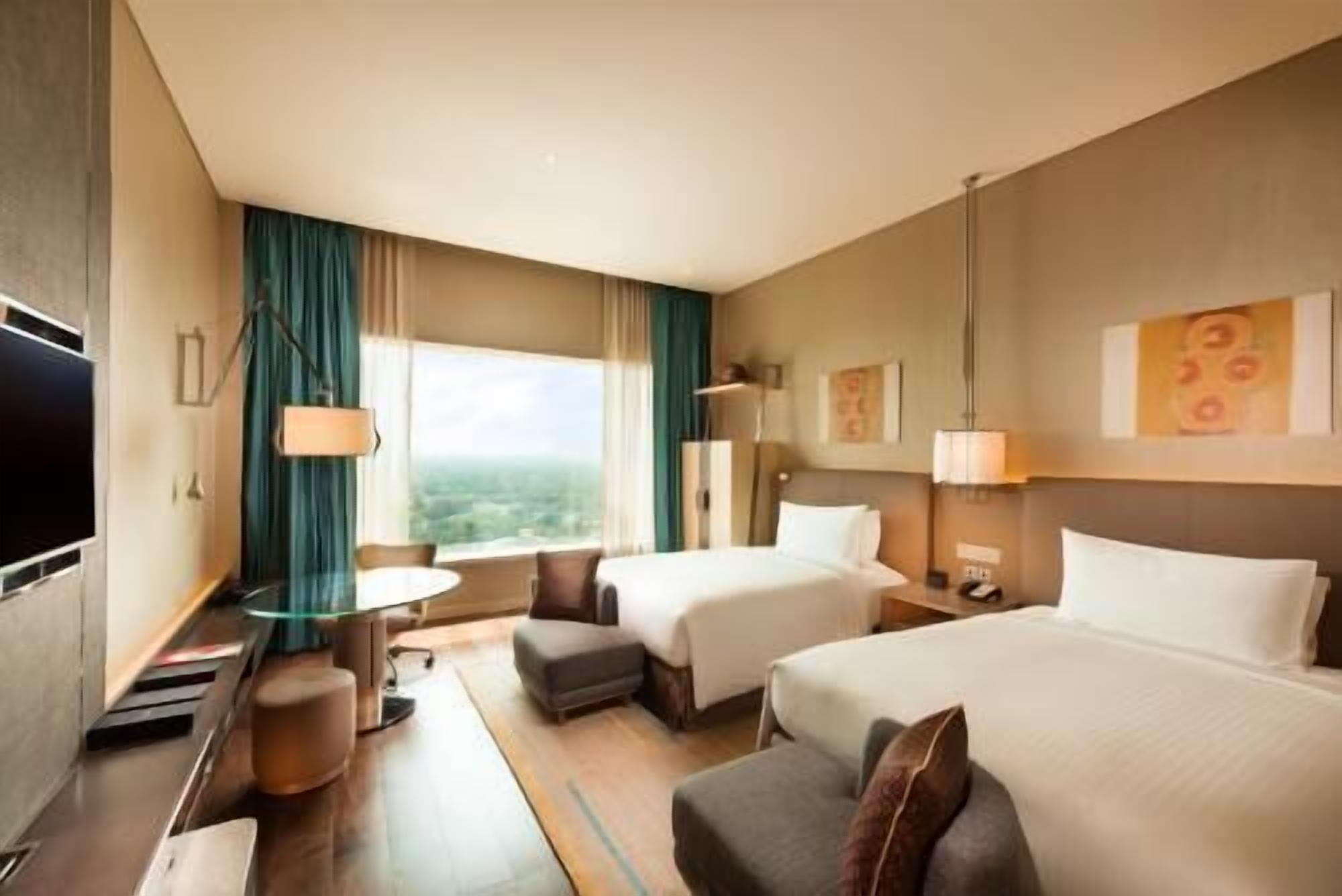 Minibar, caja fuerte, escritorio y espacio para trabajar con un portátil