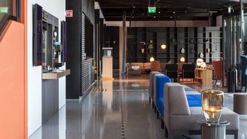 Lobby-lounge