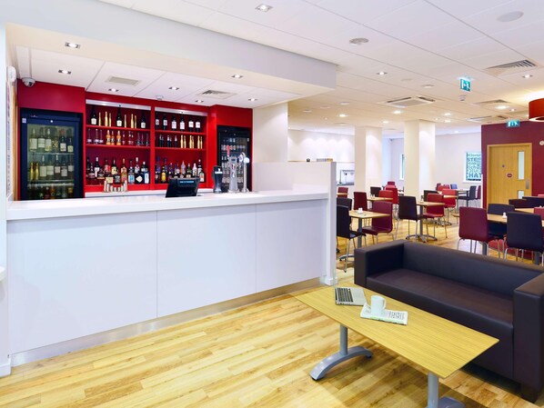 Bar (on property) - Travelodge Glasgow Queen Street (Glasgow)