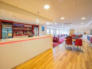 Bar (en el alojamiento)