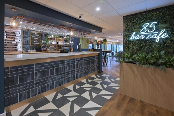 Bar (on property) - Travelodge Harrogate West Park (Harrogate)