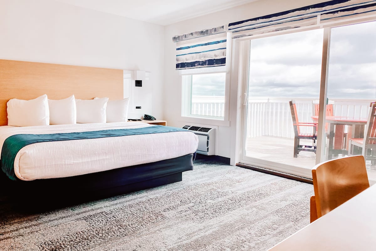 premium studio, 1 king bed, kitchenette, lake view | 1 bedroom, premium bedding, pillow-top beds, minibar