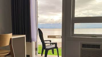 Executive Single Room | Premium bedding, pillowtop beds, minibar, desk