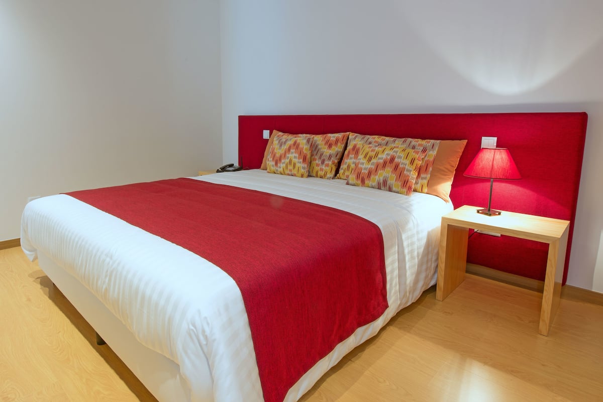 Apartamento, 2 habitaciones, cocina básica | Cortinas opacas, sistema de insonorización, wifi gratis