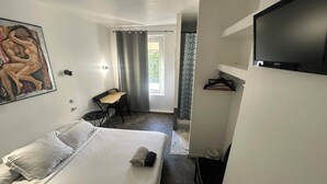 Tweepersoonskamer (with shower + toilet) | Badkamer
