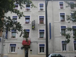 Fachada de la propiedad