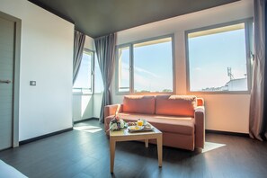 Desk, blackout drapes, soundproofing, iron/ironing board - ONOMO Hotel Rabat Medina (Rabat)