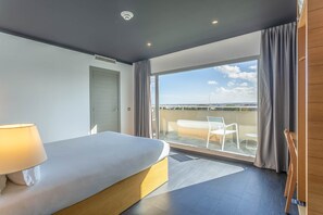 Desk, blackout curtains, soundproofing, iron/ironing board - ONOMO Hotel Rabat Medina (Rabat)