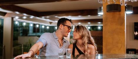 Sarapan dan makan tengah hari dihidangkan, masakan antarabangsa