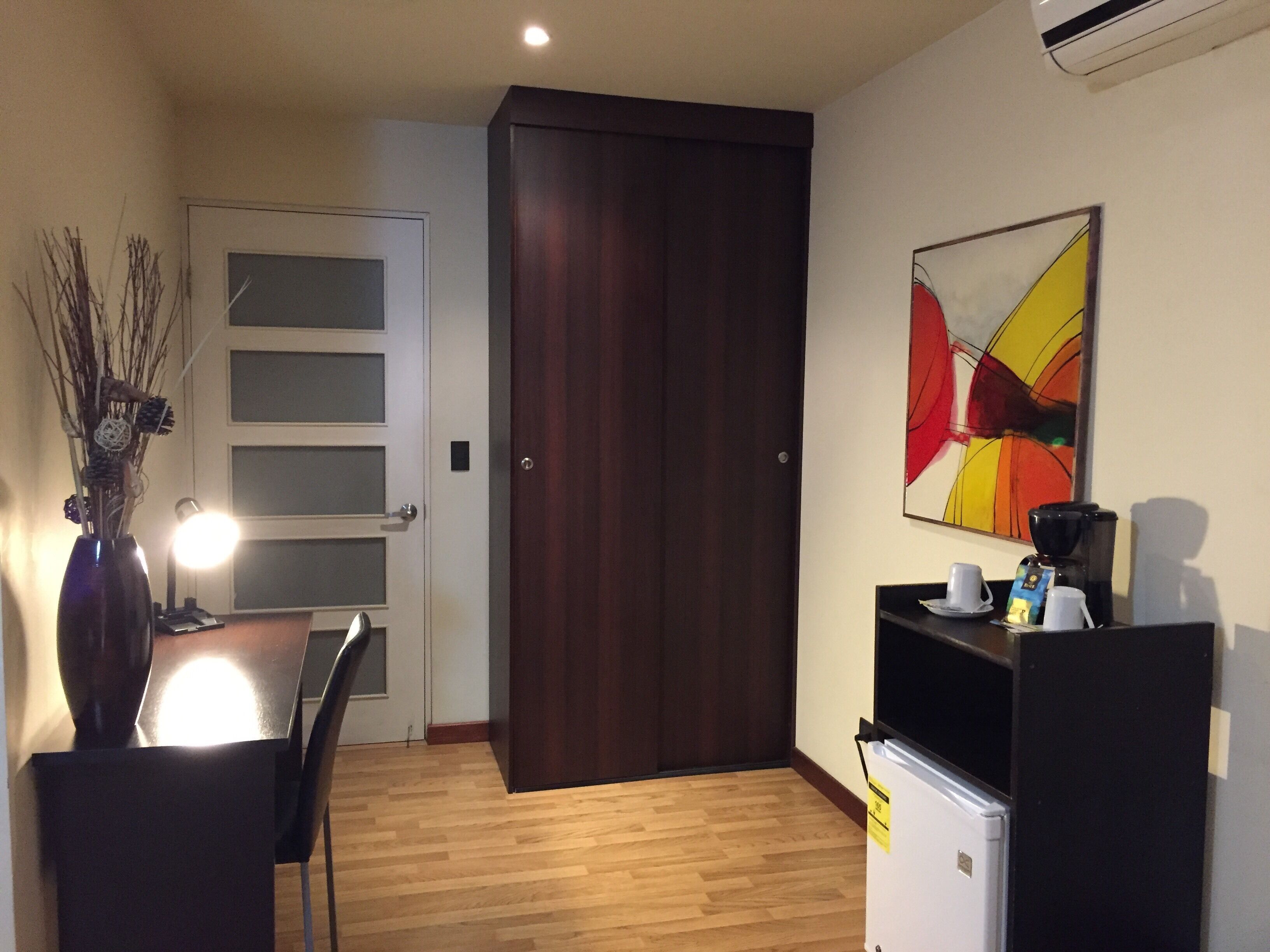 superior room, 1 queen bed, pool view | living area | lcd tv