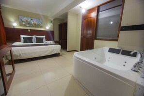 Junior Suite, 1 King Bed, Jetted Tub | Jetted tub