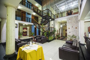 Télévision de 32 pouces avec chaînes numériques