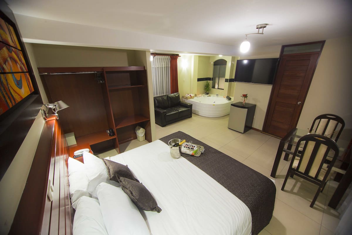 Deluxe Suite, Hot Tub | View from room