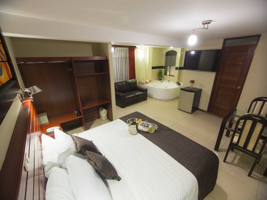 Deluxe suite, bubbelbad | Uitzicht vanuit de kamer