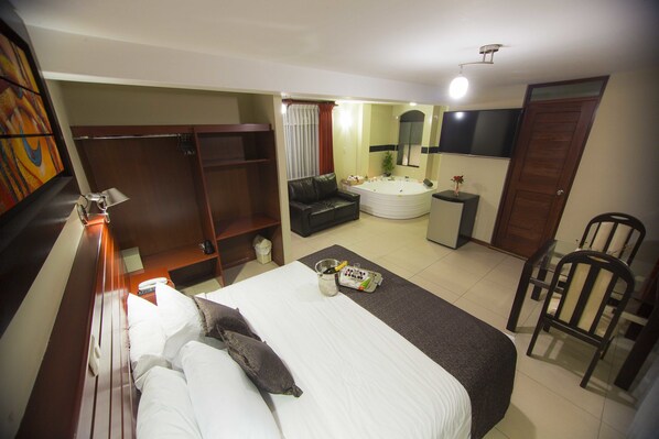 Deluxe Suite, Hot Tub | View from room