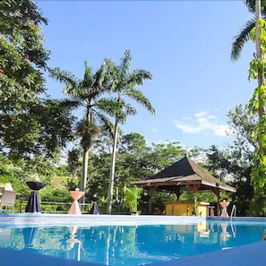 Poolside bar - The Mandeville Hotel (Mandeville)