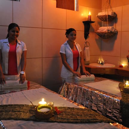 Couples treatment rooms, body treatments, aromatherapy