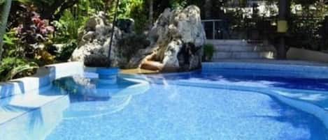 Tina de hidromasaje al aire libre