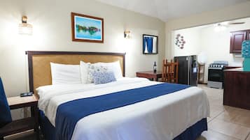 Bungalow romántico, 1 cama de matrimonio grande | Colchones con acolchado adicional, minibar, caja fuerte