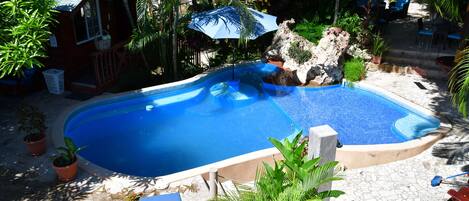 Kolam renang terbuka