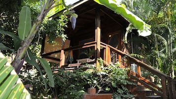 Bungalow romántico, 1 cama de matrimonio grande | Terraza o patio
