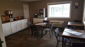 Lobby lounge - Lake Eufaula Inn (Checotah)