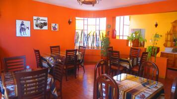 Café da manhã continental grátis todos os dias