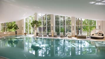 Indoor pool, pool loungers