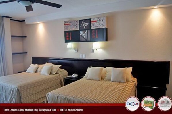 Premium-Vierbettzimmer | Schreibtisch, kostenloses WLAN, Bettwäsche