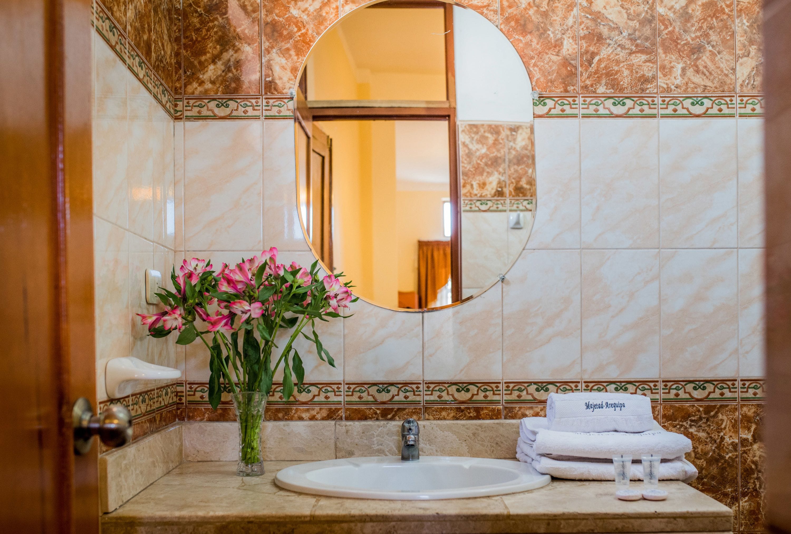 double room | bathroom | combined shower/bathtub, free toiletries, towels