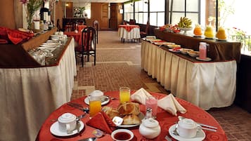 Free daily breakfast