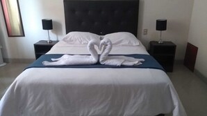 Double Room, Jetted Tub | Hypo-allergenic bedding available, desk, laptop workspace - Le Saint-Etienne (Trujillo)
