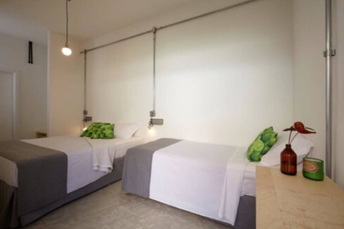 Minibar, caja de seguridad en la habitación y cortinas blackout