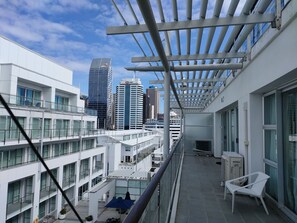 Premium Apartment, 1 Bedroom, Partial Sea View | City view - Princes Wharf Grace Apartment (Auckland)