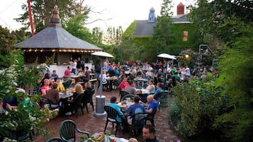 3 restaurants, breakfast, lunch, dinner served; American cuisine