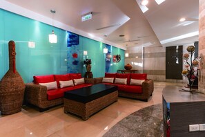 Lobby sitting area - Fish Hotel Hualien (Hualien City)