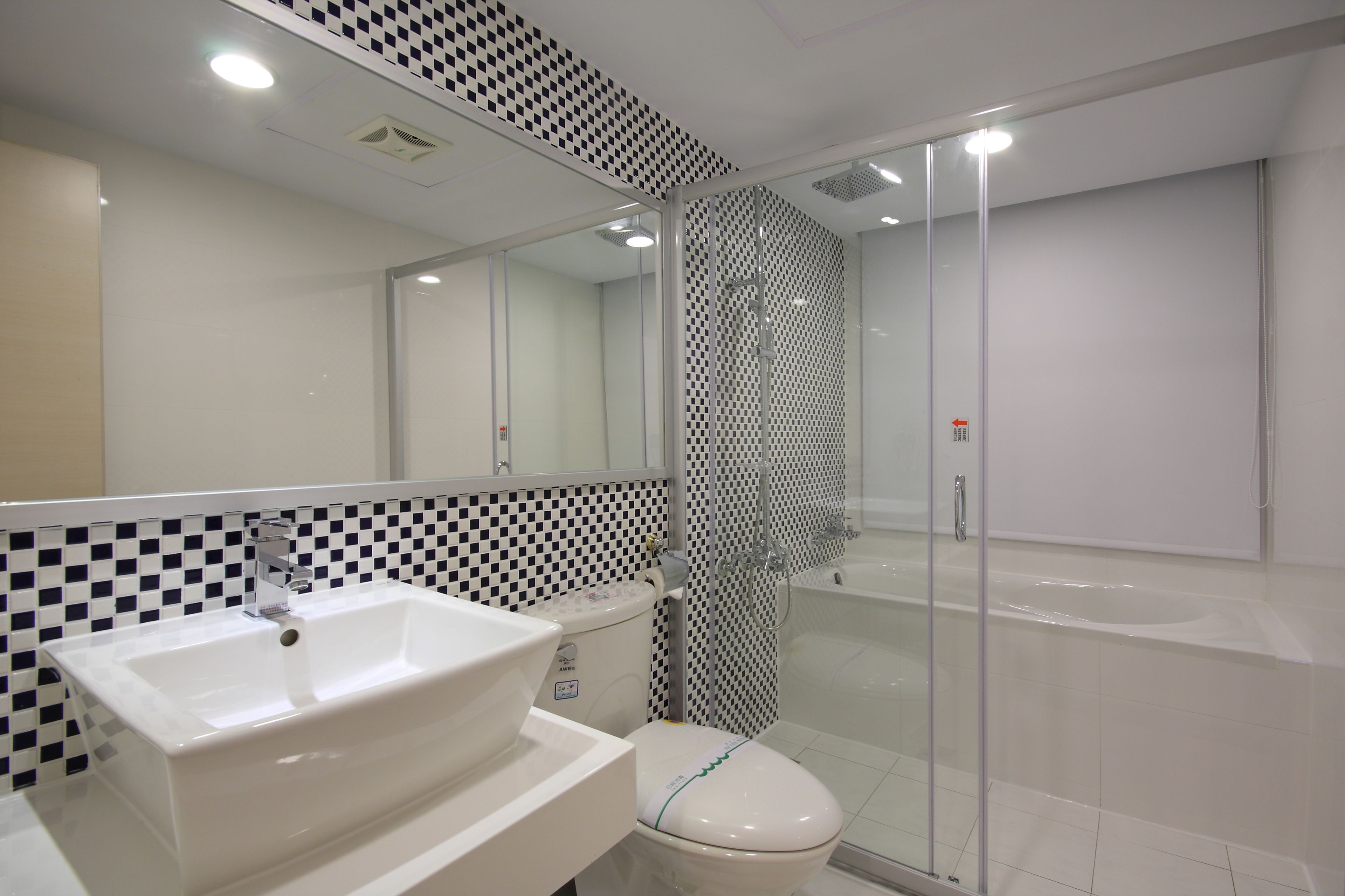 deluxe twin room | bathroom | free toiletries, hair dryer, slippers, towels