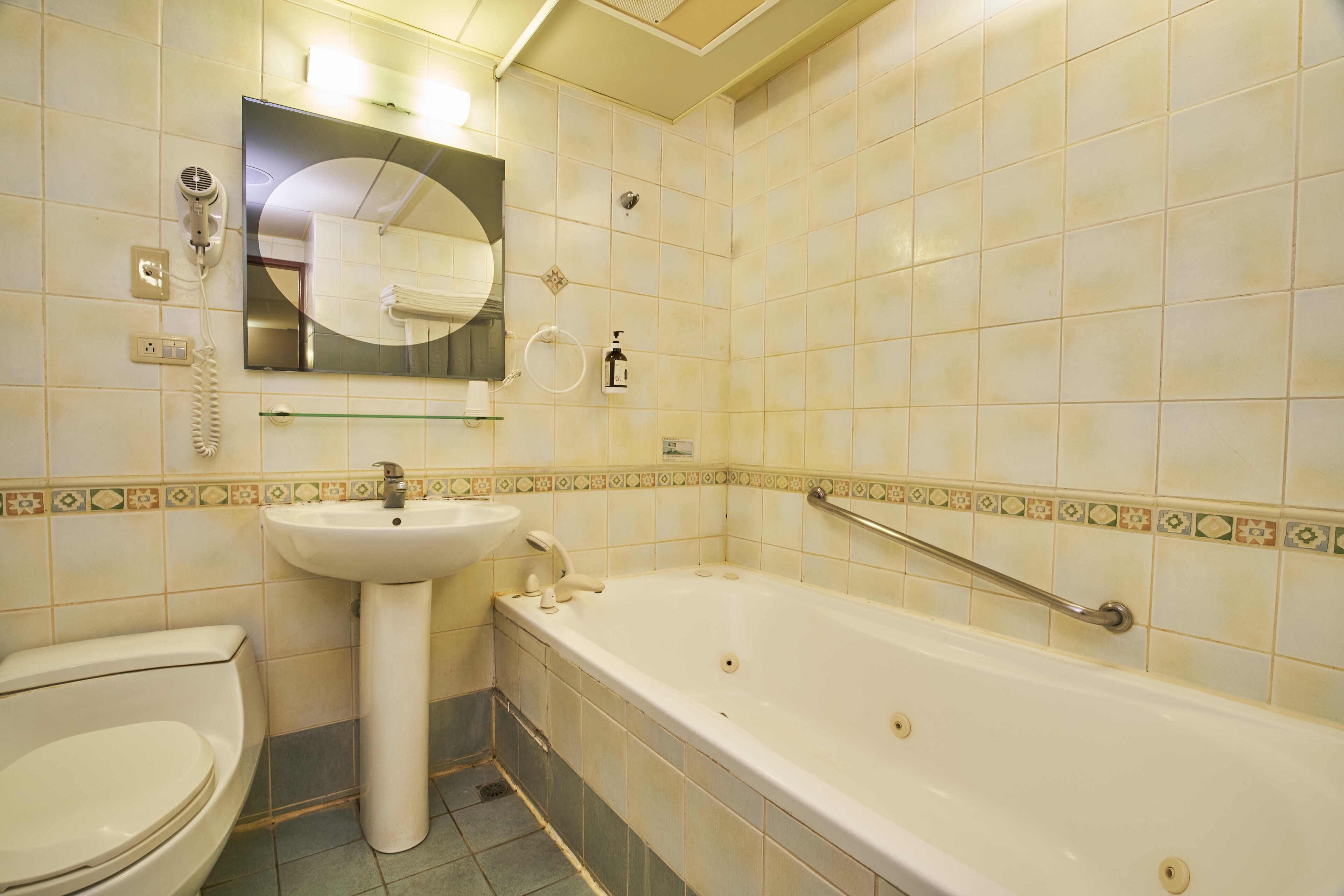 superior quadruple room | bathroom | combined shower/bathtub, spring water bathtub, free toiletries