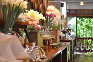 Petit déjeuner servi en supplément