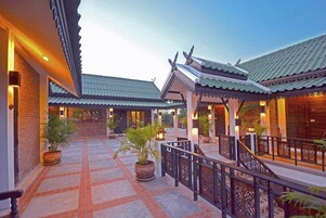 Family Room with Balcony | 露台/庭院