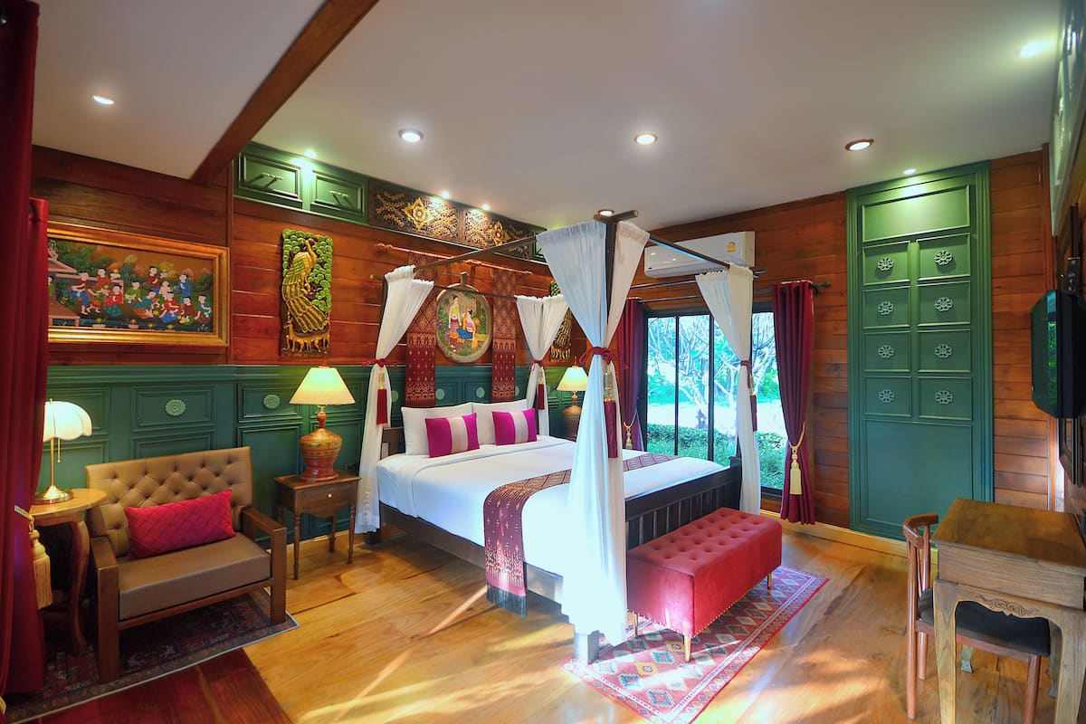 Superior Bungalow Double | Desk, free WiFi, bed sheets