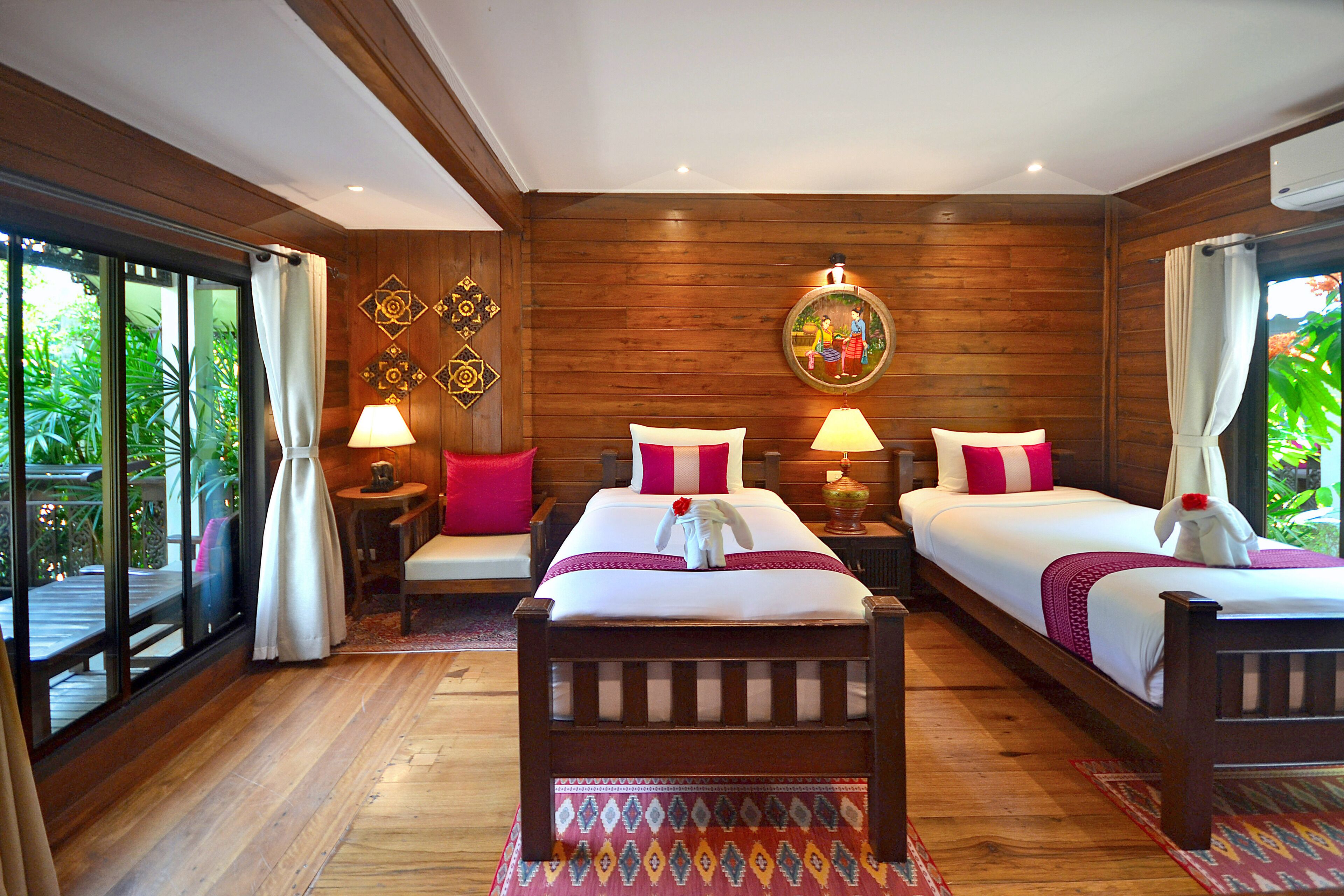 superior bungalow twin  | desk, free wifi, bed sheets