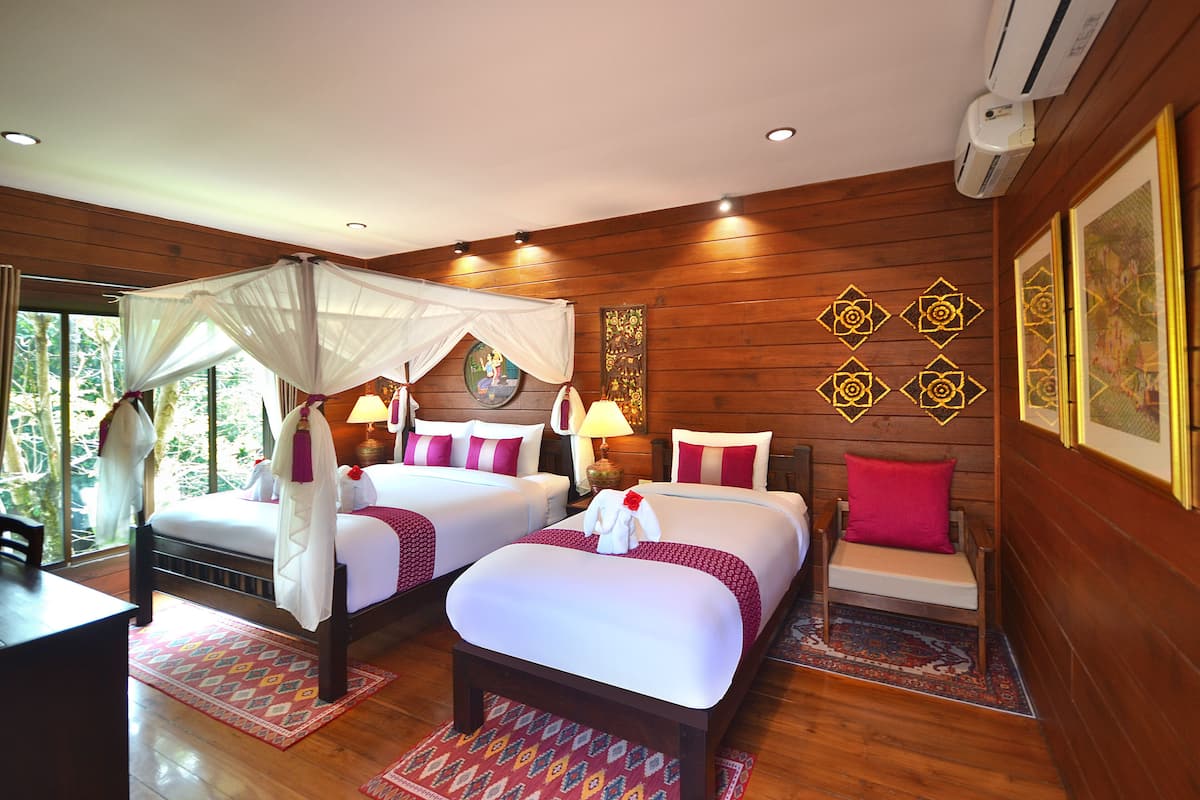 Family Room with Balcony | Desk, free WiFi, bed sheets